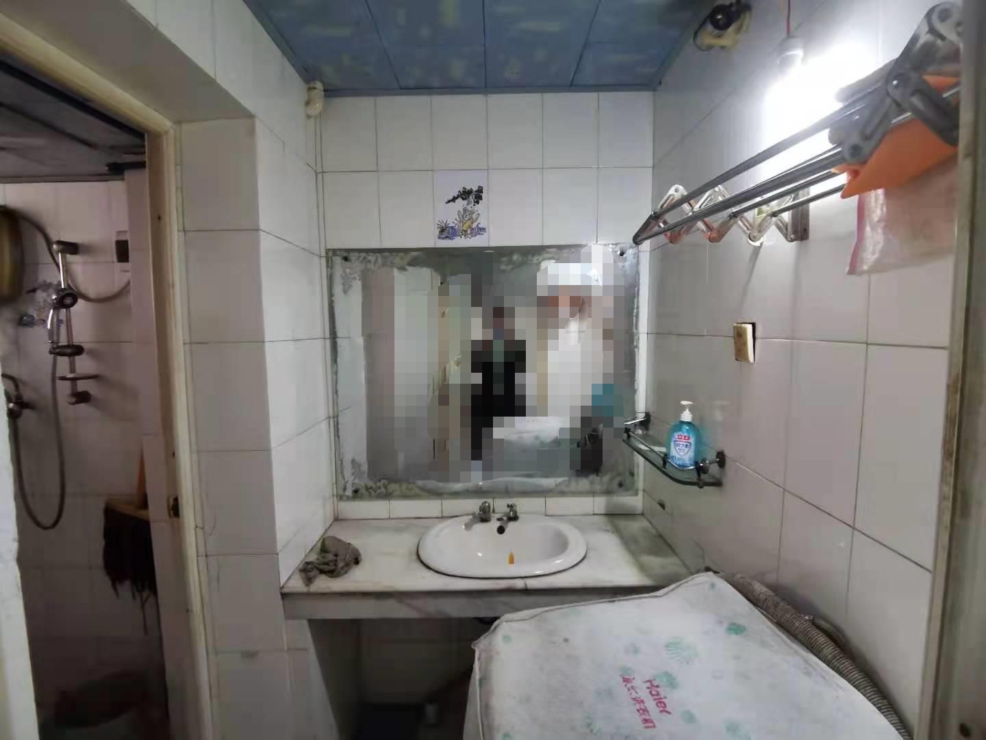 月秀小区  3室2厅2卫    62.8万 月秀小区  3室2厅2卫    62.8万卫生间