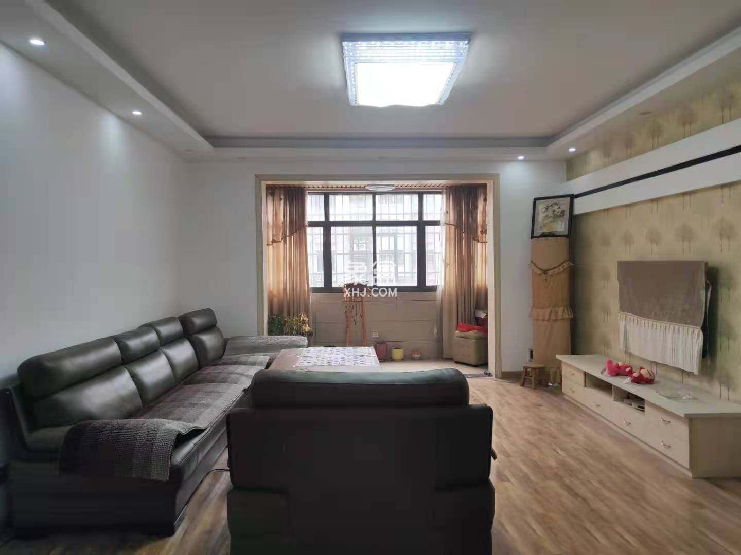 信步闲庭  3室2厅2卫    85.8万