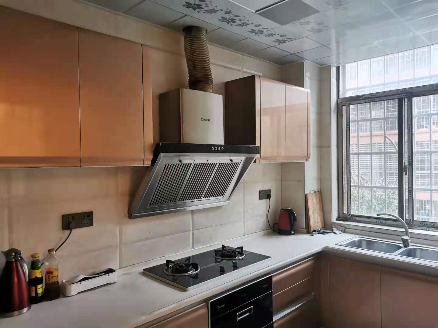 山水名苑  3室2厅2卫    83.0万 山水名苑  3室2厅2卫    83.0万厨房