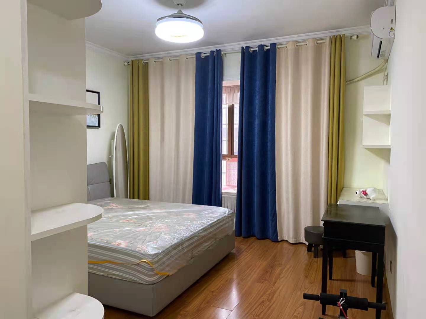 盛世华庭  4室2厅2卫    118.0万 盛世华庭  4室2厅2卫    118.0万卧室