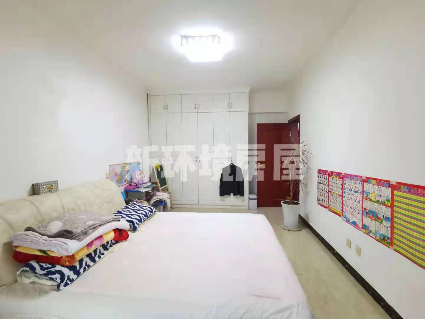 紫郡长安  2室2厅1卫   165.00万卧室