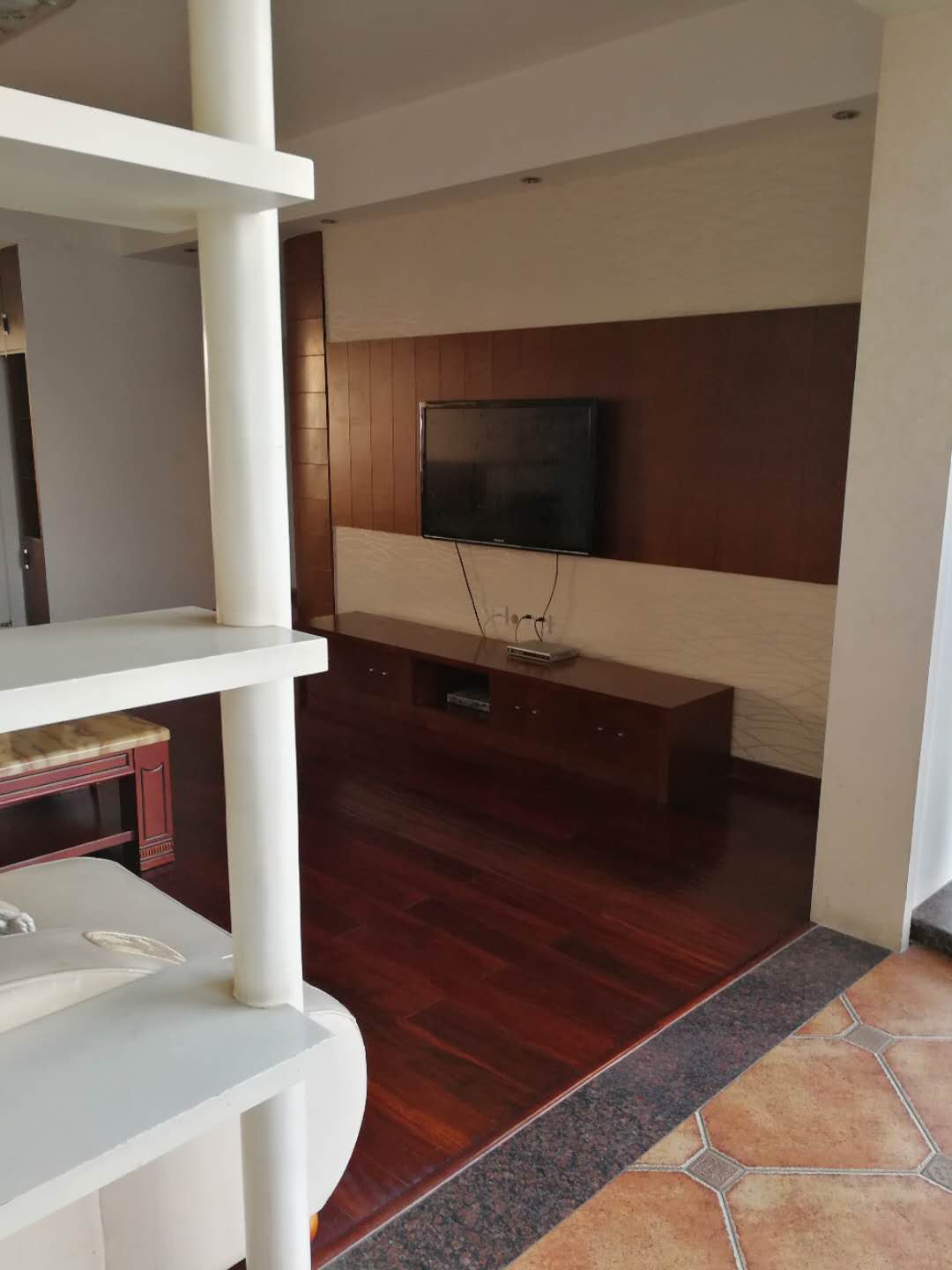 梦里水乡 3室2厅2卫 102.80万 梦里水乡 3室2厅2卫 102.80万客厅