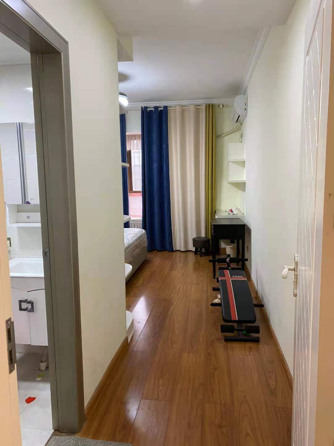 盛世华庭  4室2厅2卫    118.0万 盛世华庭  4室2厅2卫    118.0万客厅