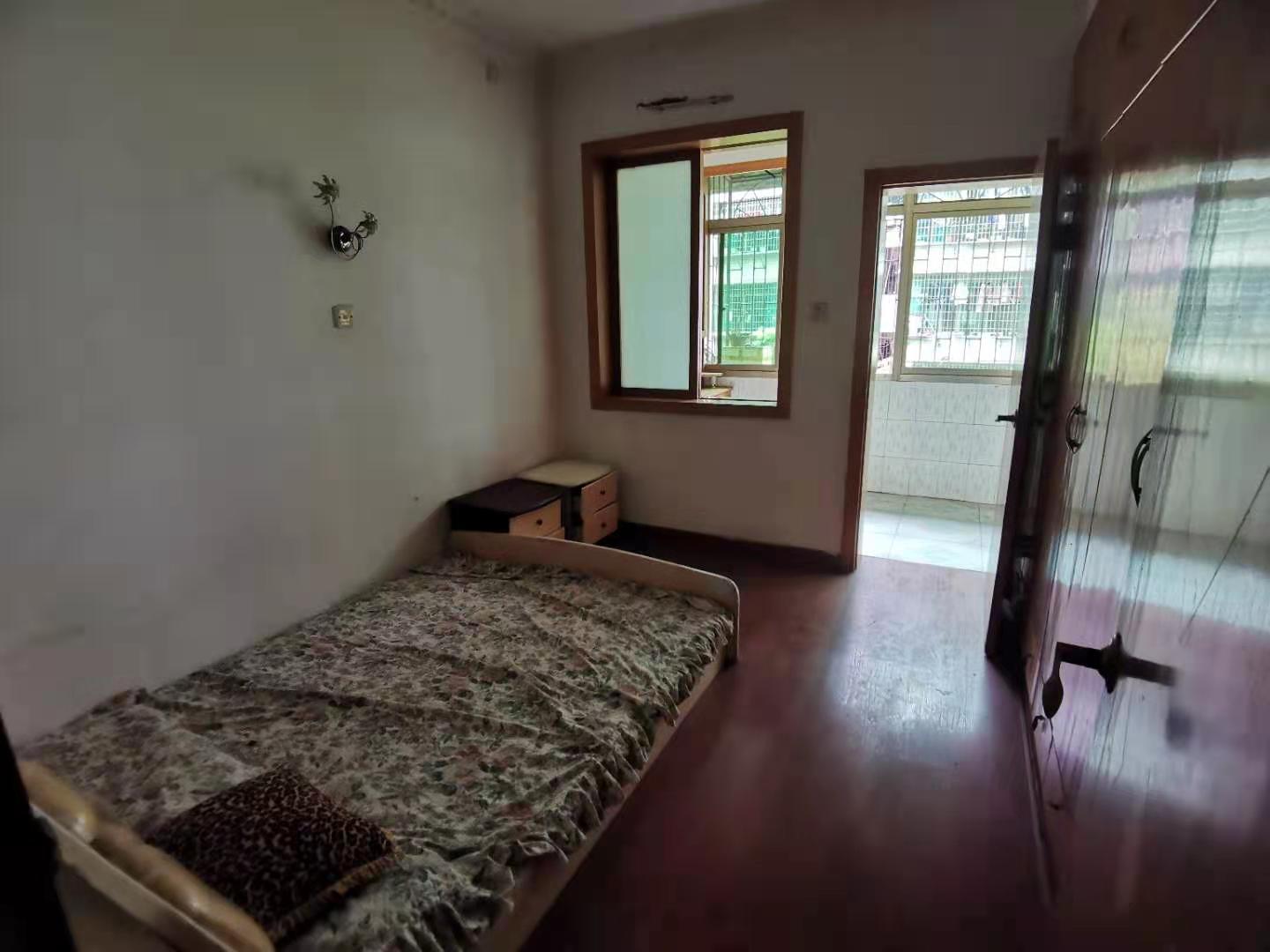 月秀小区  3室2厅2卫    62.8万 月秀小区  3室2厅2卫    62.8万卧室