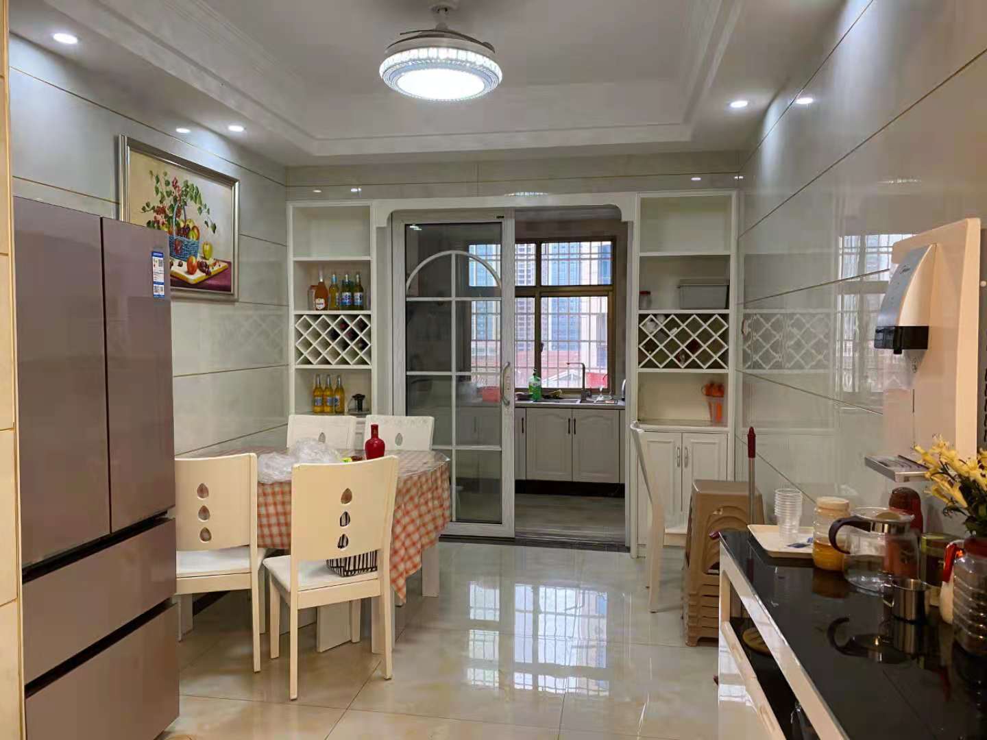 盛世华庭  4室2厅2卫    118.0万 盛世华庭  4室2厅2卫    118.0万卧室