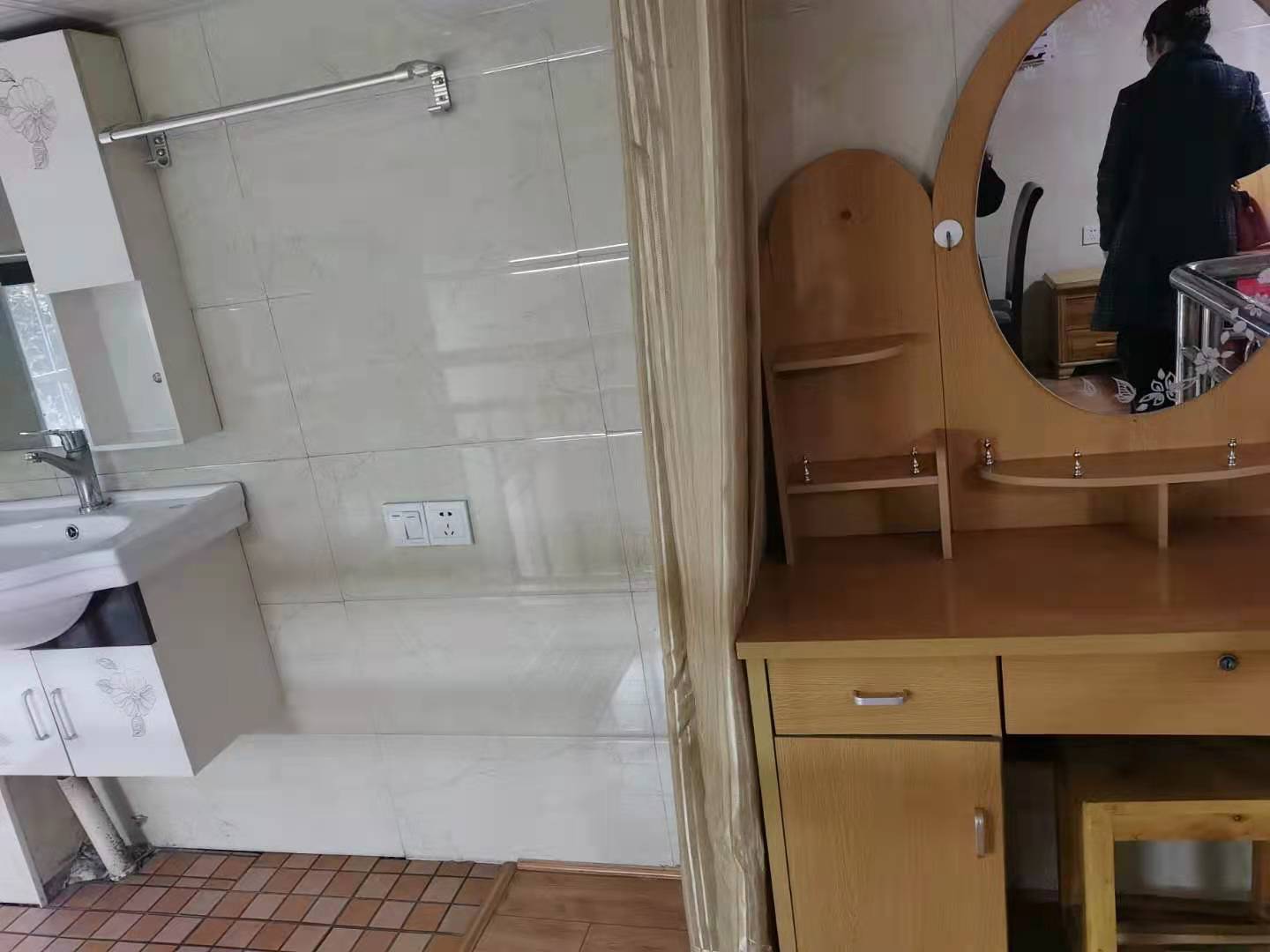 大海塘村  1室2厅1卫    1000.0元/月 大海塘村  1室2厅1卫    1000.0元/月室内图