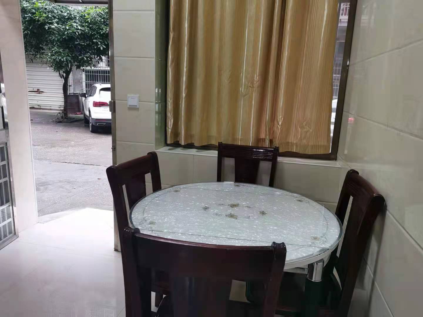 大海塘村  1室2厅1卫    1000.0元/月 大海塘村  1室2厅1卫    1000.0元/月室内图