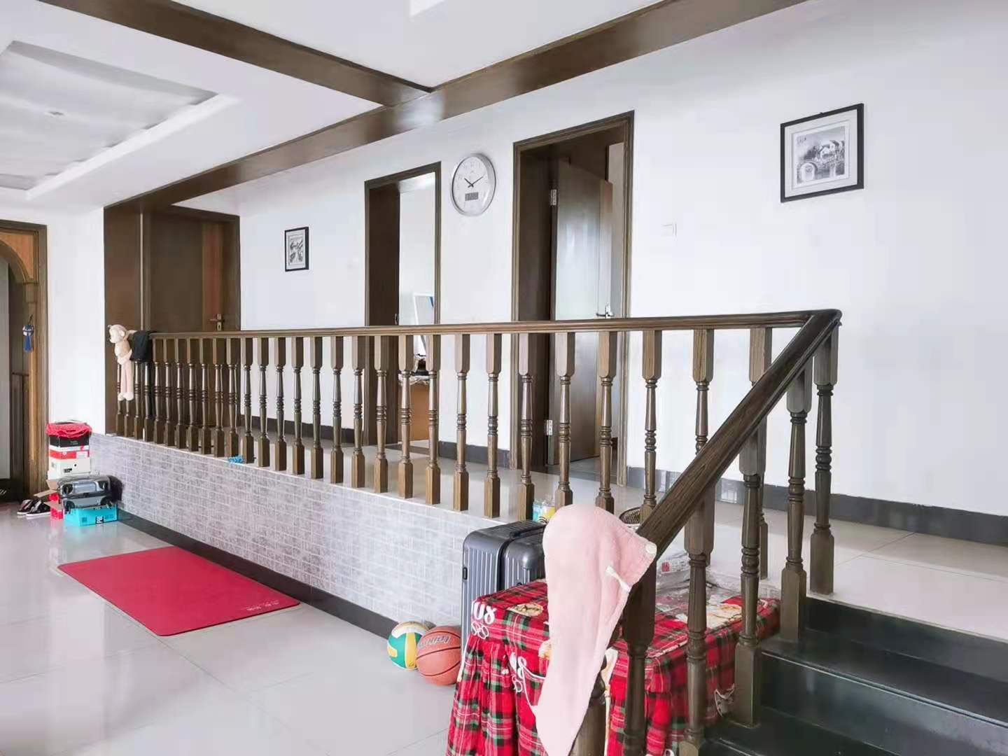 梓山苑小区  4室2厅2卫   70.00万客厅