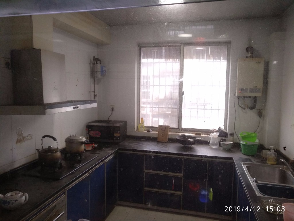 汽车城 4室2厅3卫 2800.0元/月 汽车城 4室2厅3卫 2800.0元/月室内图