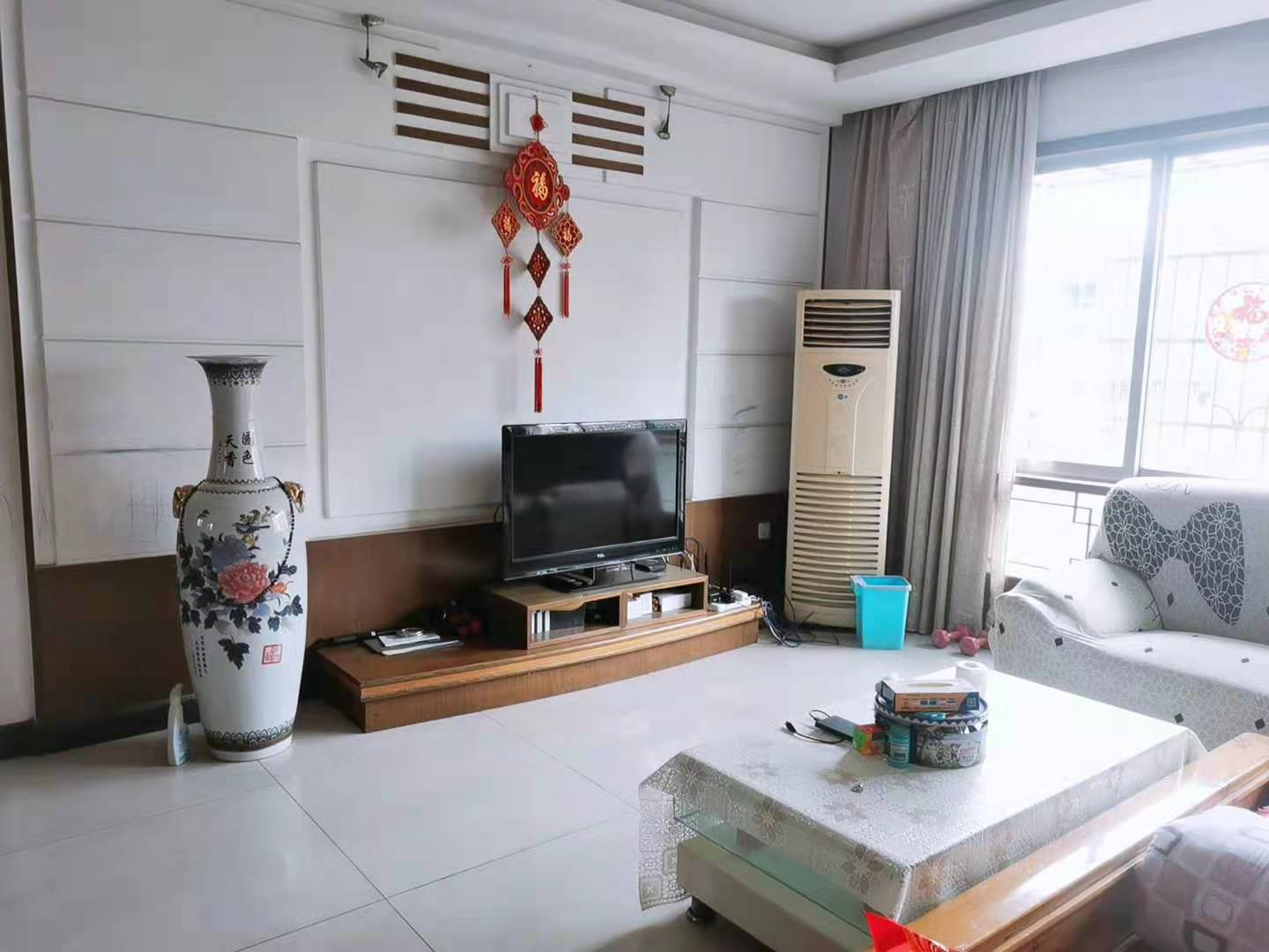 梓山苑小区  4室2厅2卫   70.00万客厅