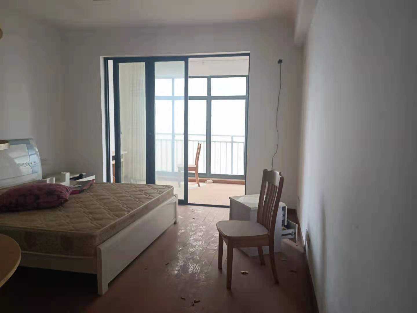 岭秀天下 3室2厅1卫 1700.0元/月 岭秀天下 3室2厅1卫 1700.0元/月室内图