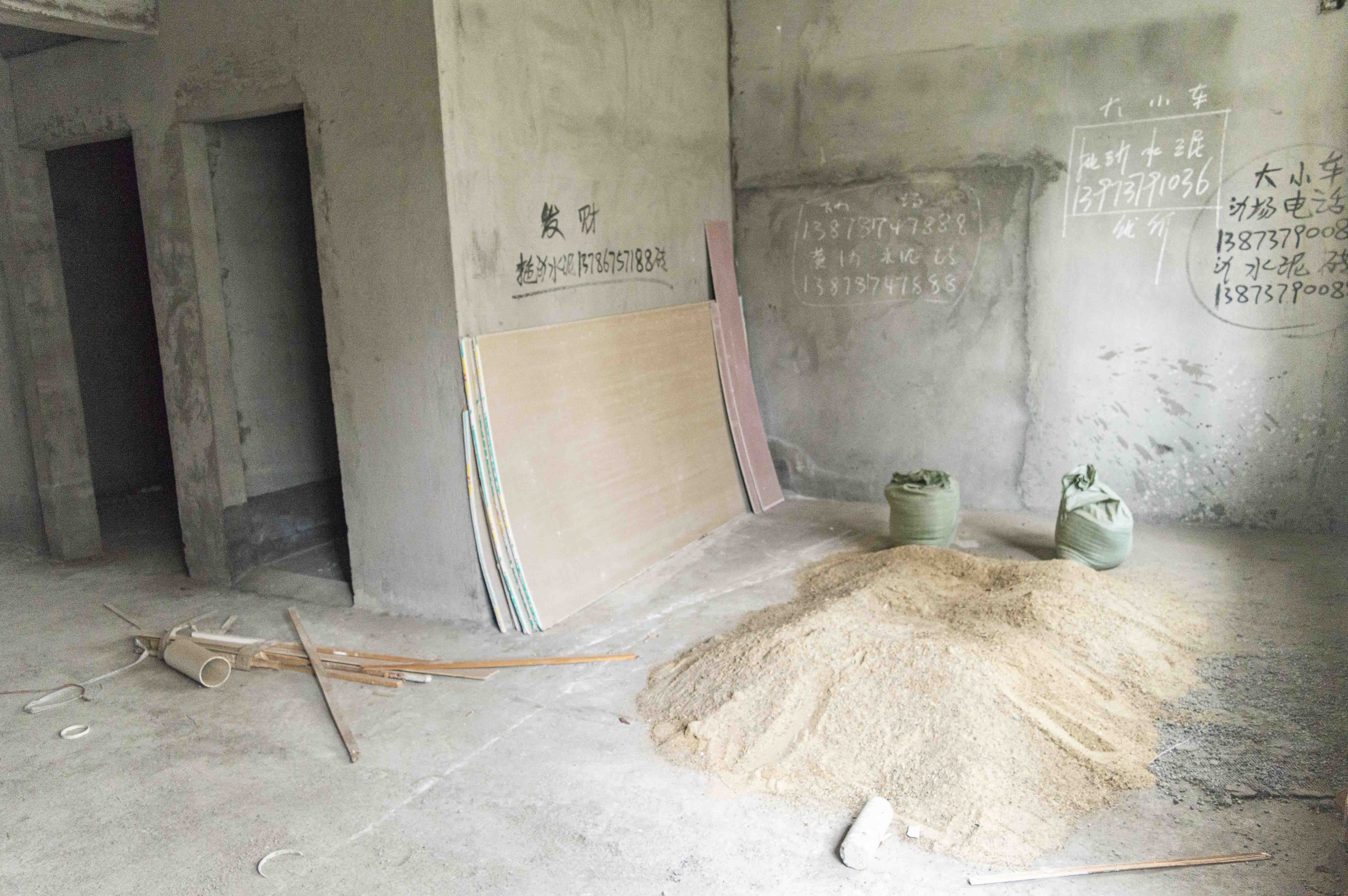 龙洲馨苑  4室2厅2卫   97.80万客厅