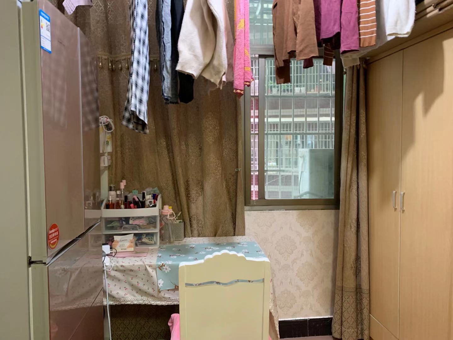 蒸阳花苑  1室1厅1卫   13.00万客厅