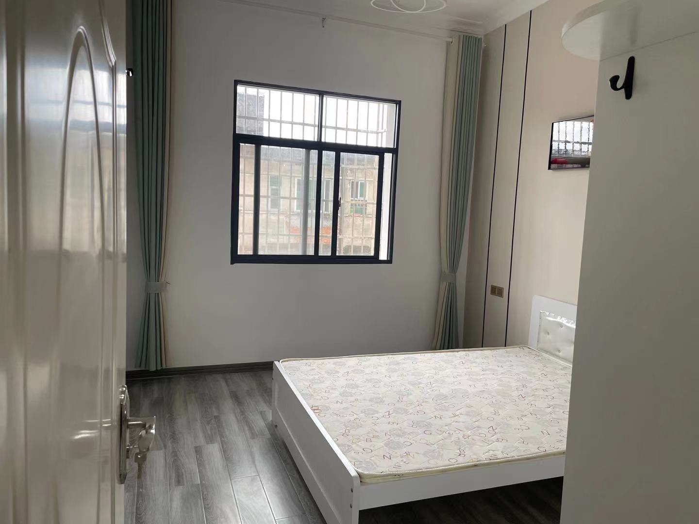 滨湖柴油机厂家属楼 3室2厅1卫 28.8万 滨湖柴油机厂家属楼 3室2厅1卫 28.8万卧室