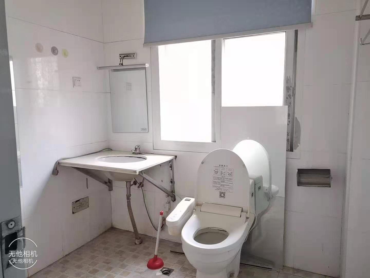 湘中园  3室2厅2卫    88.8万 湘中园  3室2厅2卫    88.8万卫生间