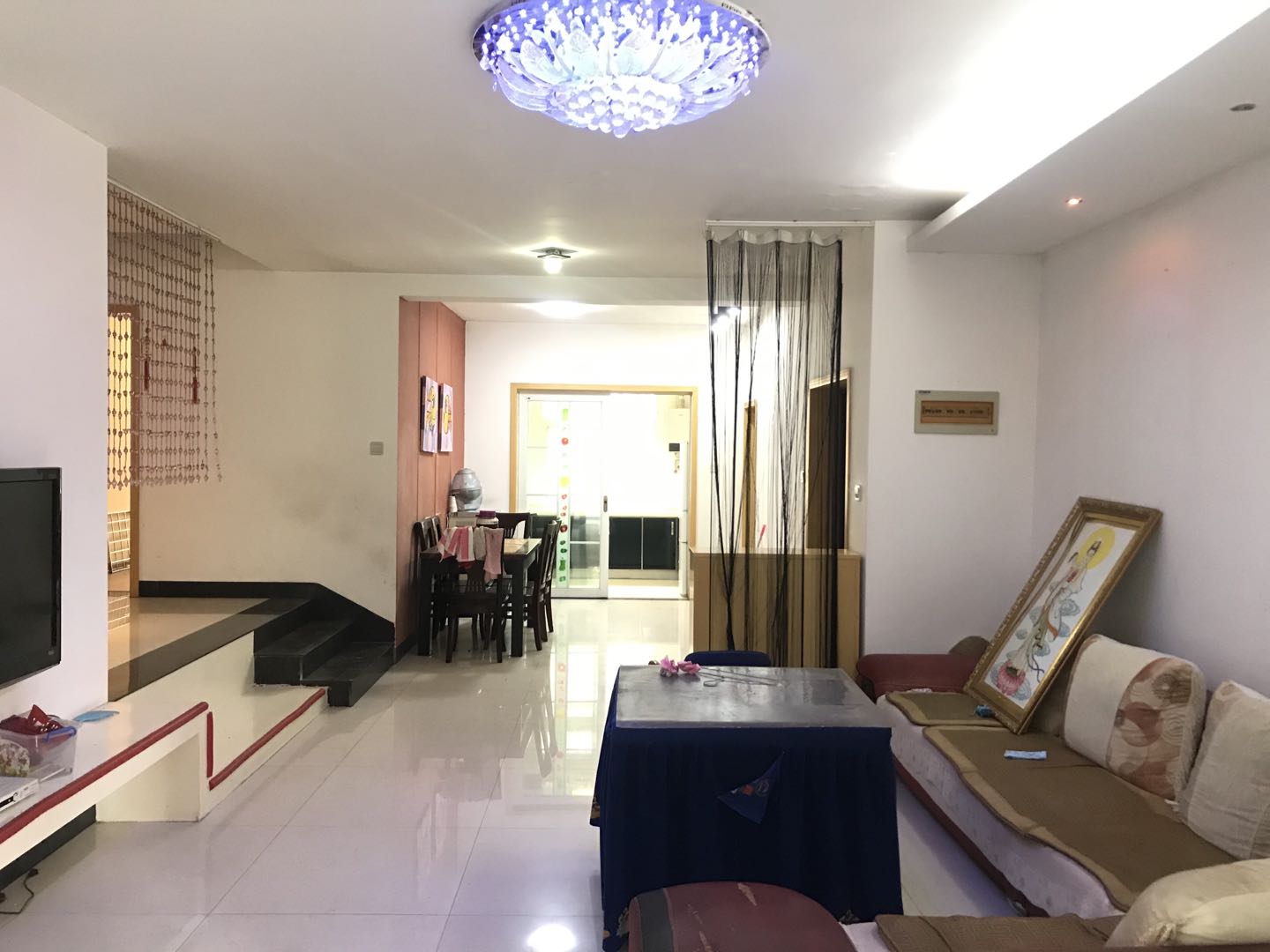 湘中园  4室2厅2卫    69.8万 湘中园  4室2厅2卫    69.8万客厅