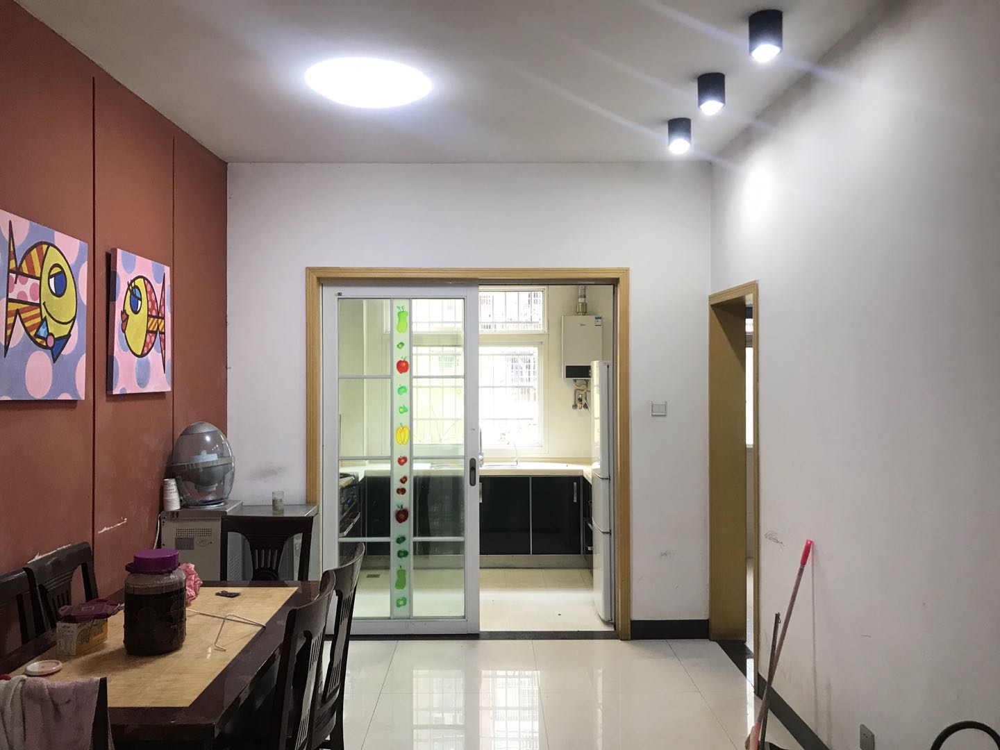 湘中园  4室2厅2卫    69.8万 湘中园  4室2厅2卫    69.8万客厅