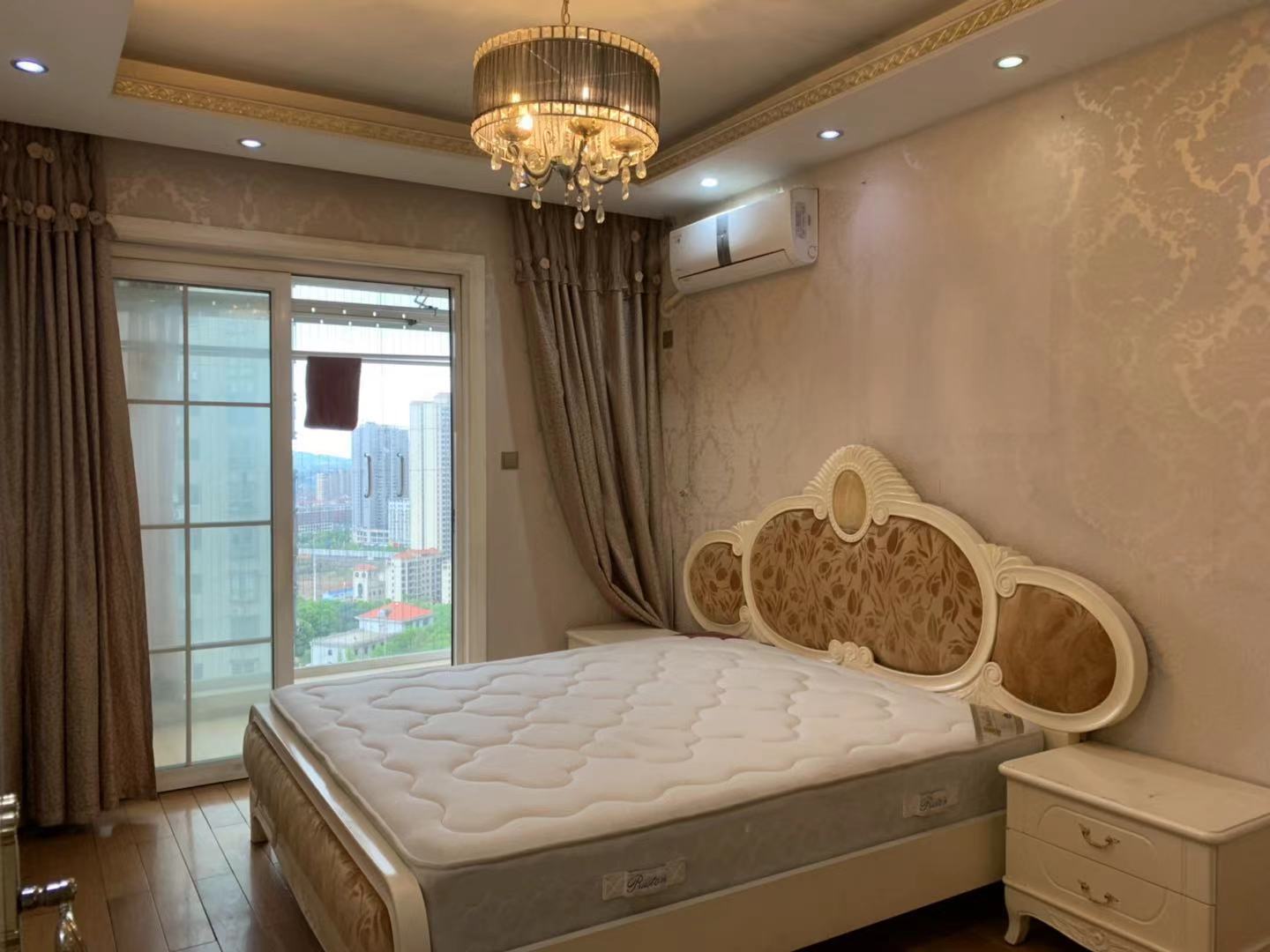 南苑上和一期  4室2厅2卫    88.8万 南苑上和一期  4室2厅2卫    88.8万卧室