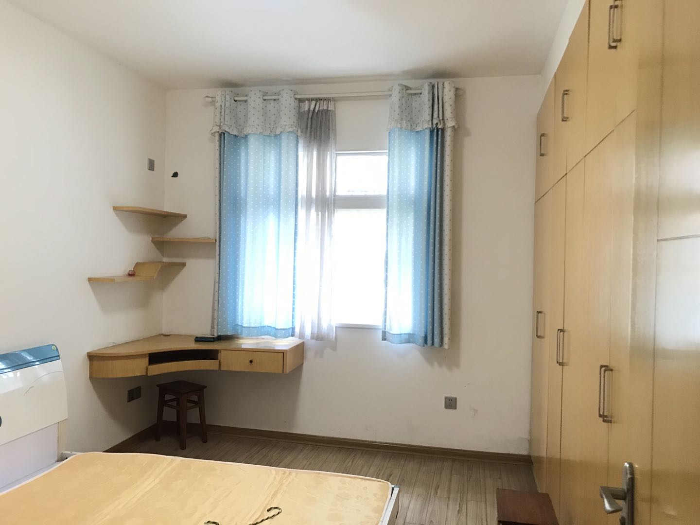 湘中园  4室2厅2卫    69.8万 湘中园  4室2厅2卫    69.8万卧室