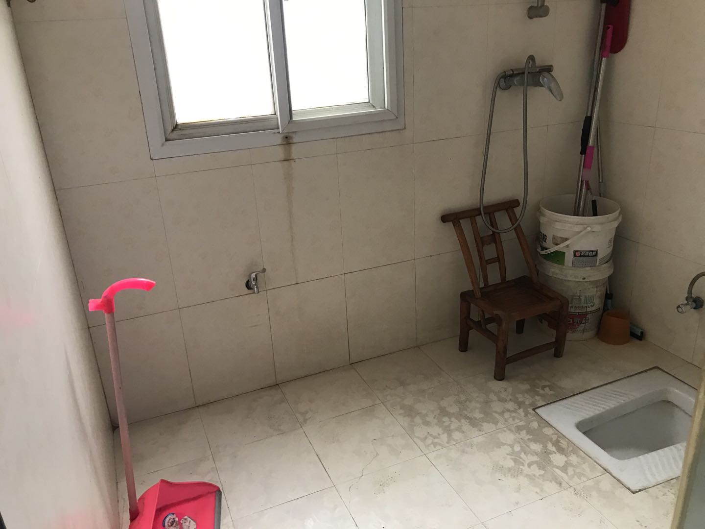 湘中园  4室2厅2卫    69.8万 湘中园  4室2厅2卫    69.8万卫生间