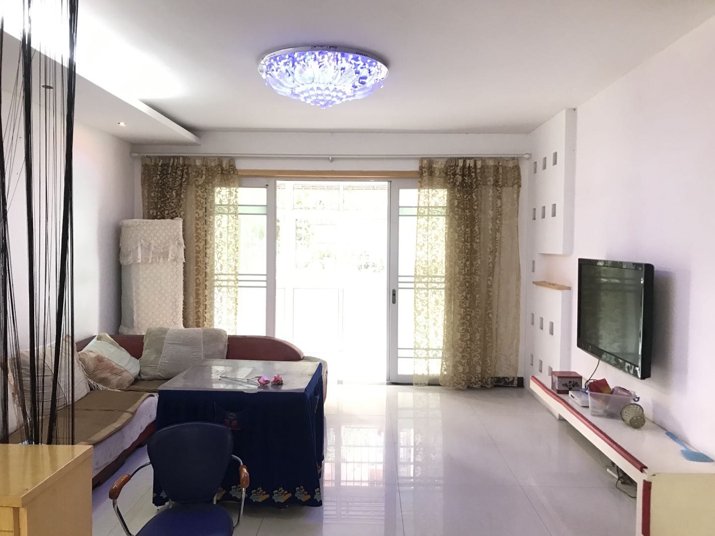 湘中园  4室2厅2卫    69.8万 湘中园  4室2厅2卫    69.8万客厅