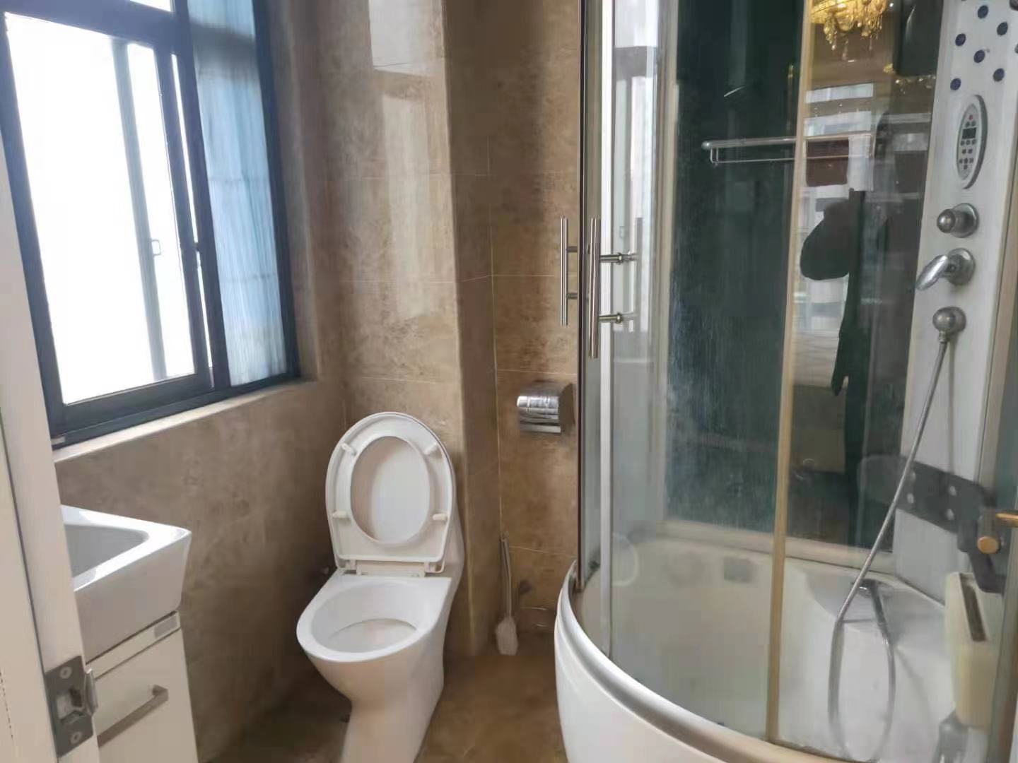 南苑上和一期  4室2厅2卫    88.8万 南苑上和一期  4室2厅2卫    88.8万卫生间