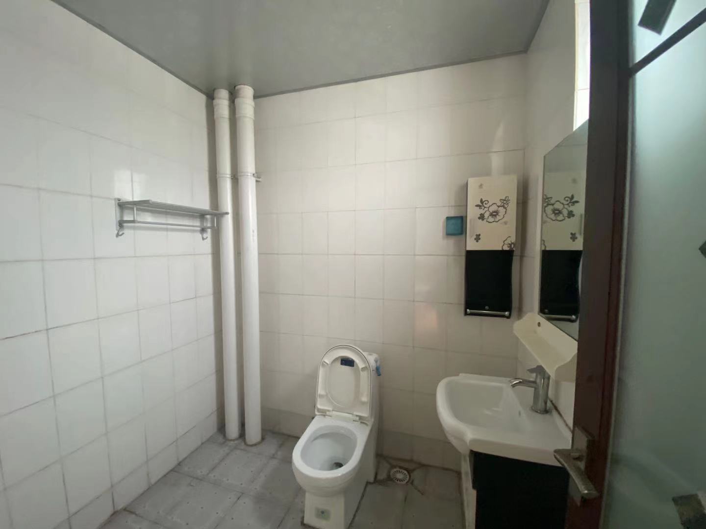 二江花园 3室2厅2卫 2200.0元/月 二江花园 3室2厅2卫 2200.0元/月室内图