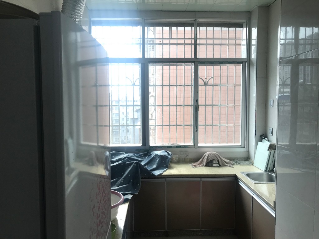 长青农贸综合市场 3室2厅2卫 68.8万 长青农贸综合市场 3室2厅2卫 68.8万厨房