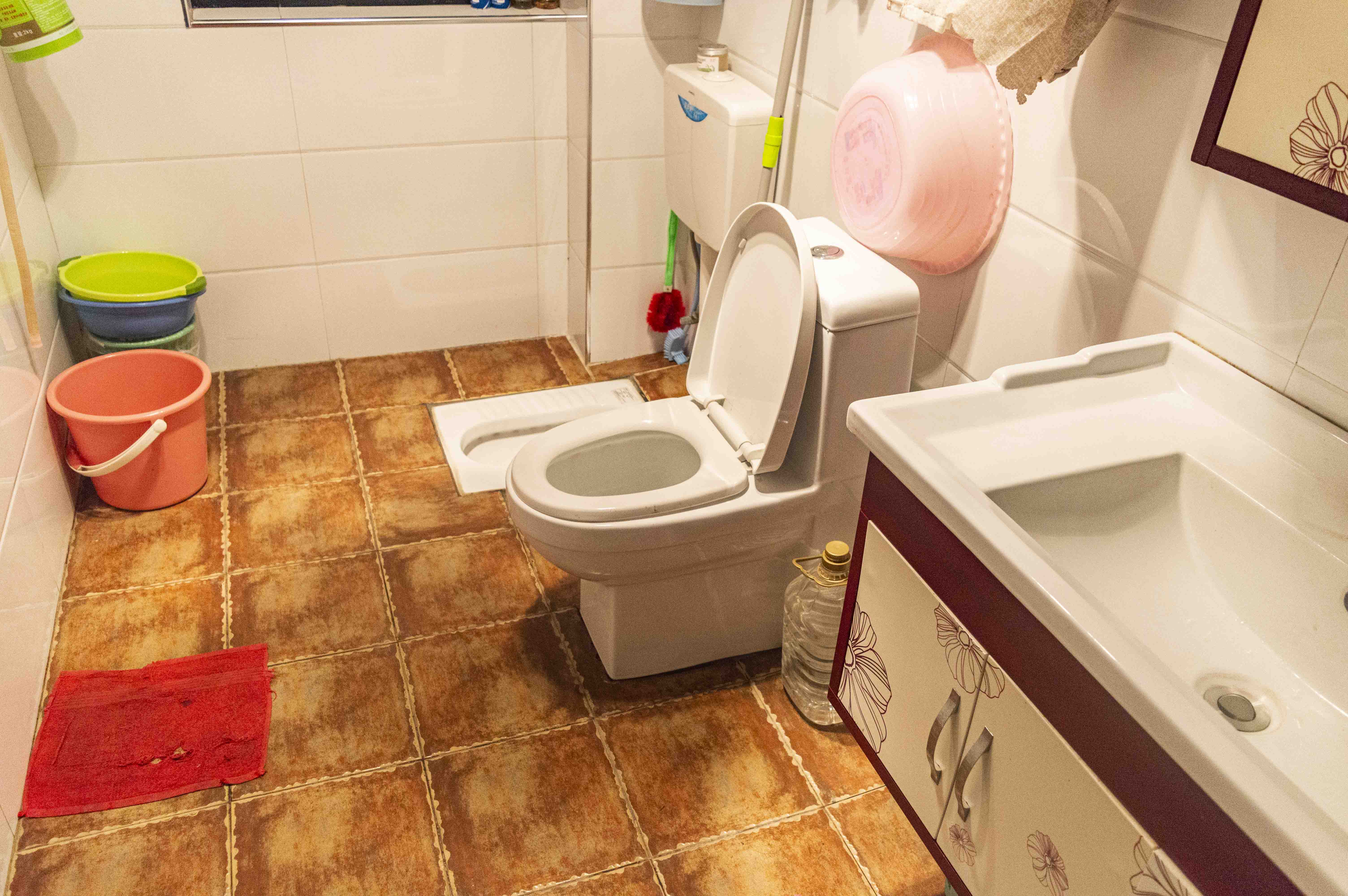 上城世家  7室2厅3卫    132.0万卫生间