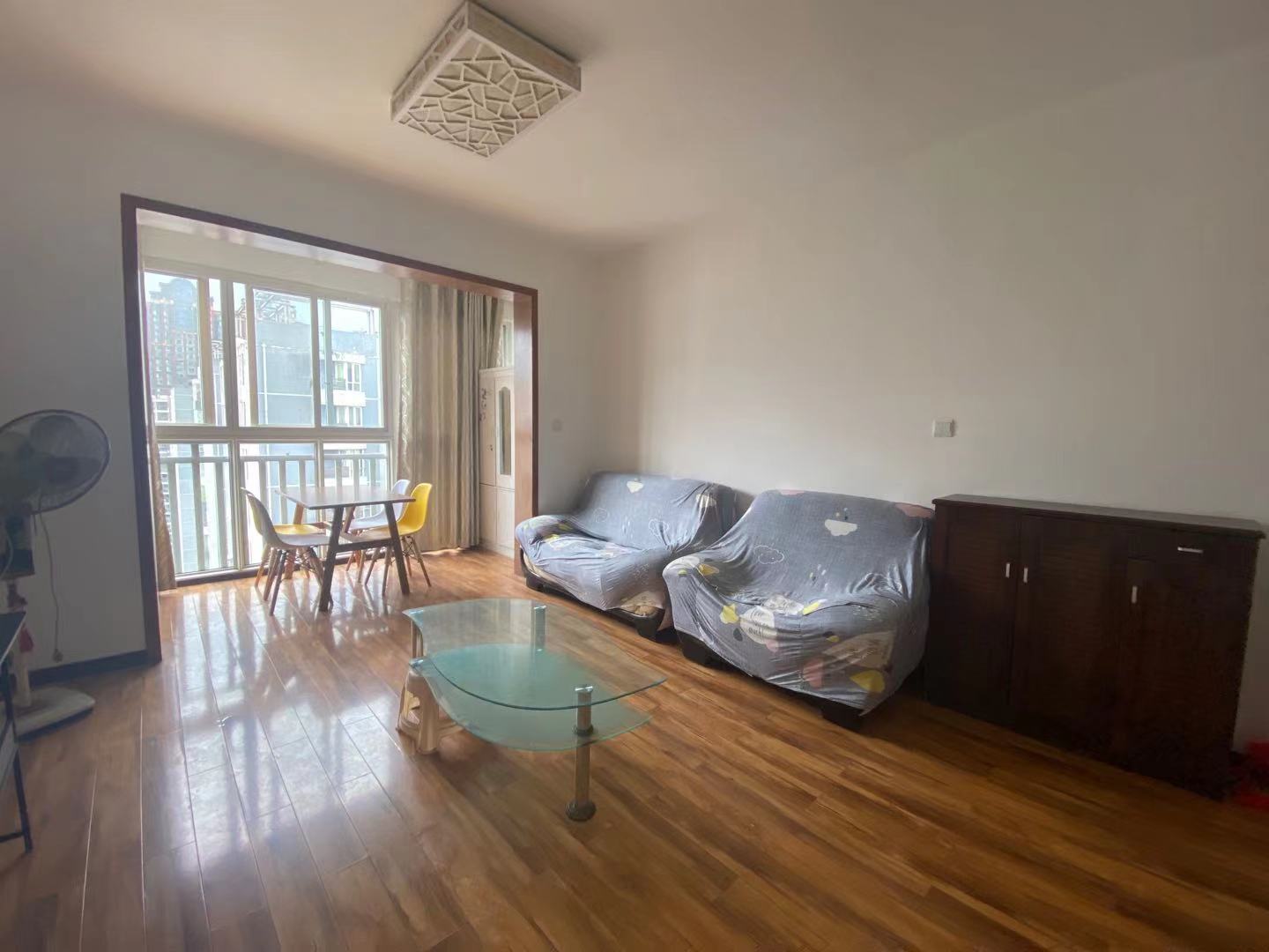 二江花园 3室2厅2卫 2200.0元/月 二江花园 3室2厅2卫 2200.0元/月室内图