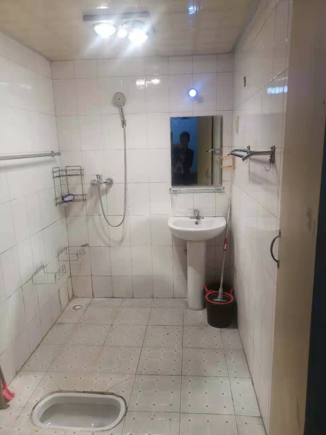 南湖锦苑 1室1厅1卫 1500.0元/月 南湖锦苑 1室1厅1卫 1500.0元/月室内图