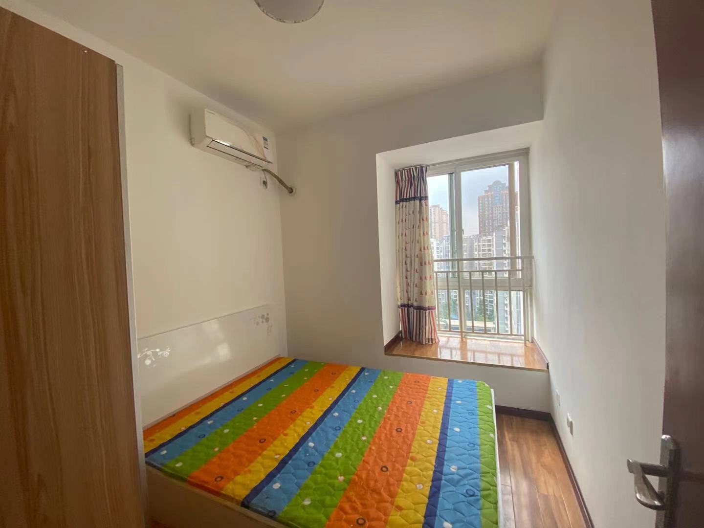 二江花园 3室2厅2卫 2200.0元/月 二江花园 3室2厅2卫 2200.0元/月室内图