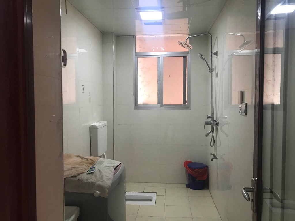 长青农贸综合市场 3室2厅2卫 68.8万 长青农贸综合市场 3室2厅2卫 68.8万卫生间