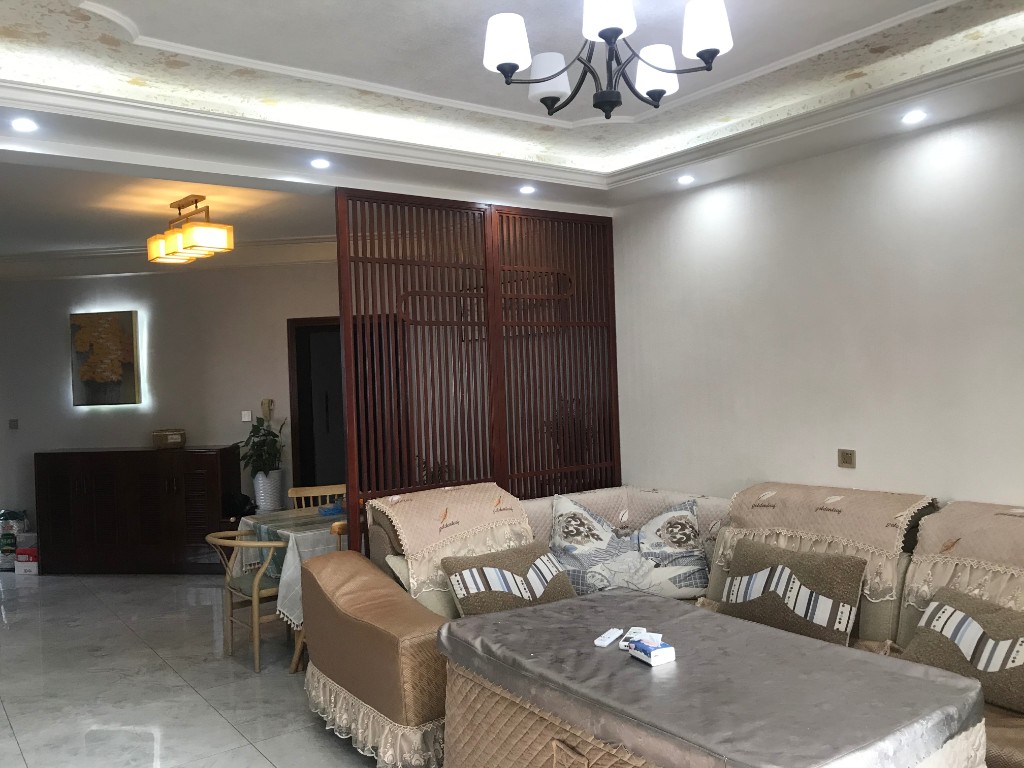 祥泰华园  3室2厅1卫    68.0万 祥泰华园  3室2厅1卫    68.0万客厅