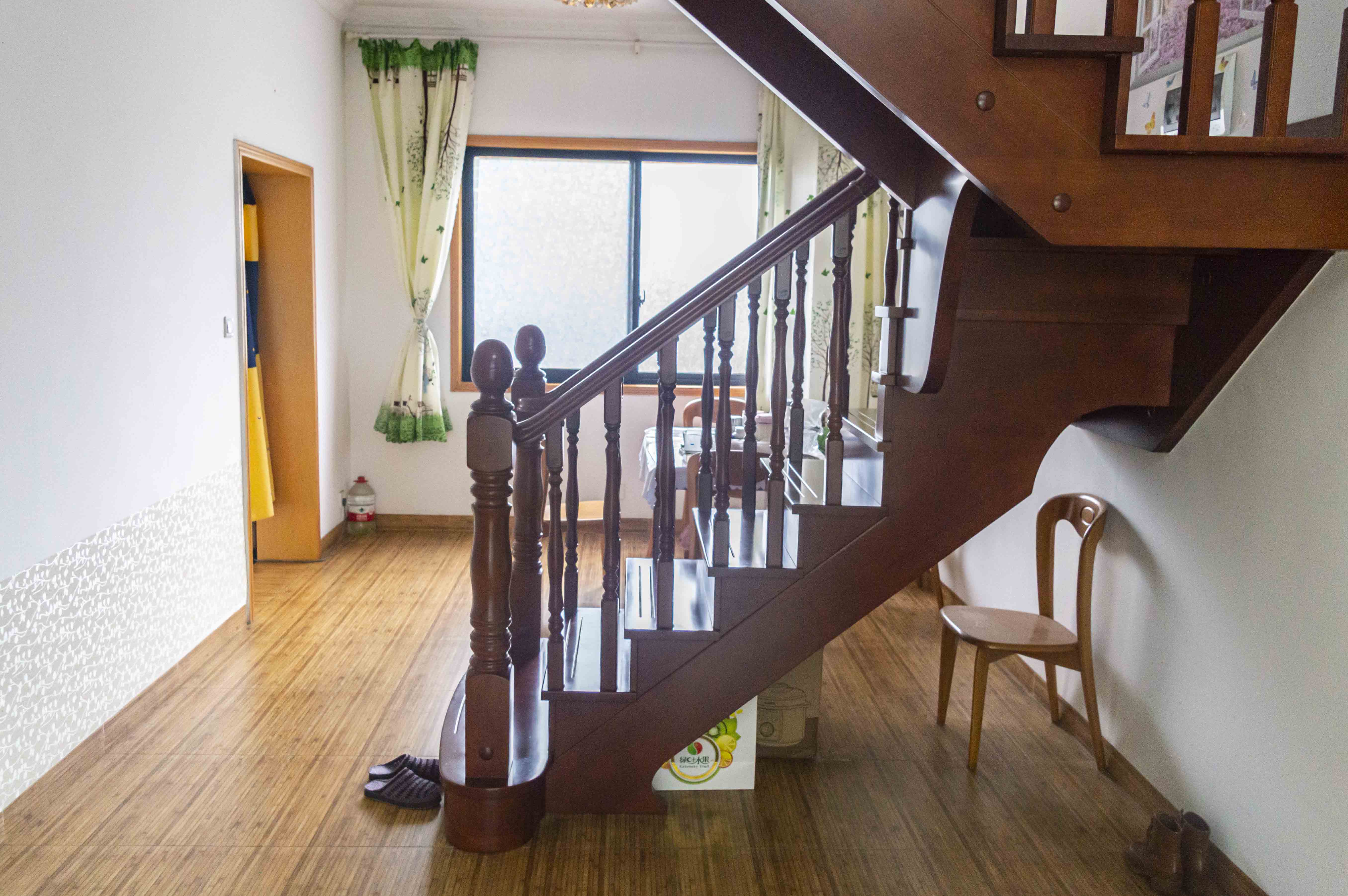 上城世家  7室2厅3卫    132.0万客厅