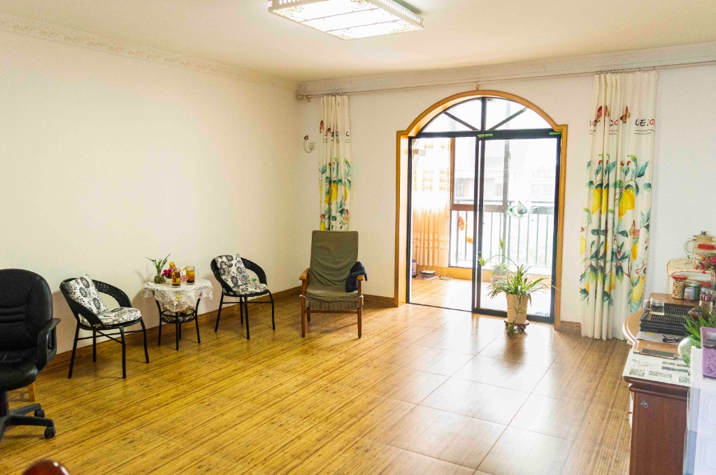 上城世家  7室2厅3卫    132.0万卫生间