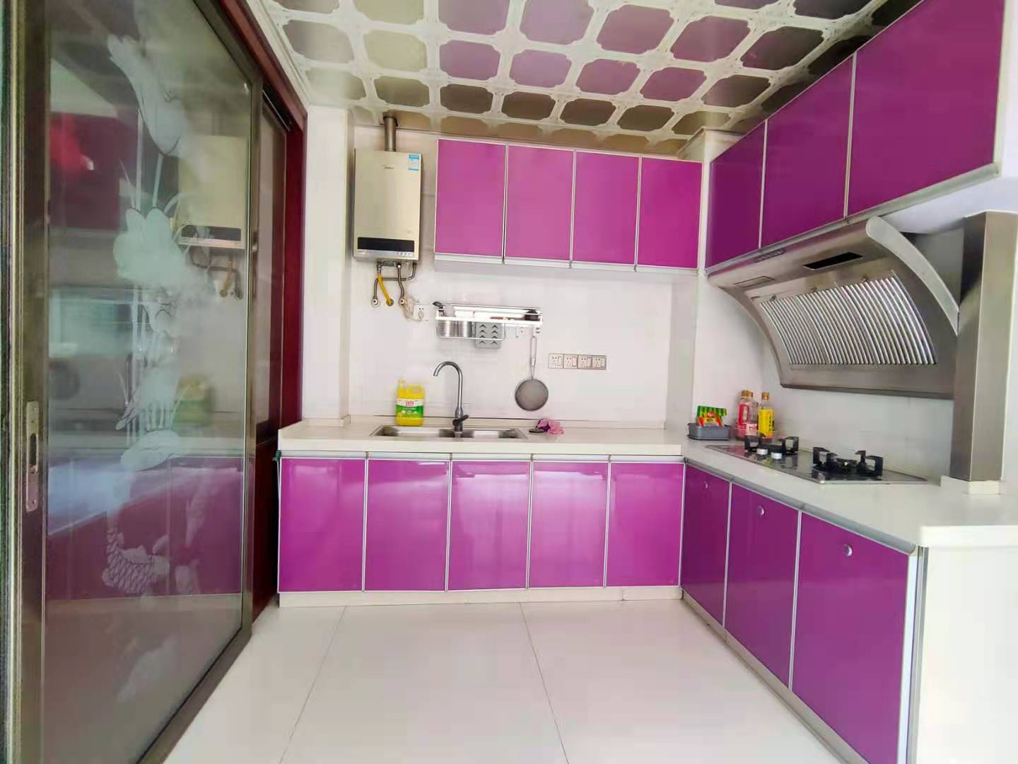 荷塘嘉苑 3室2厅1卫 2000.0元/月 荷塘嘉苑 3室2厅1卫 2000.0元/月室内图