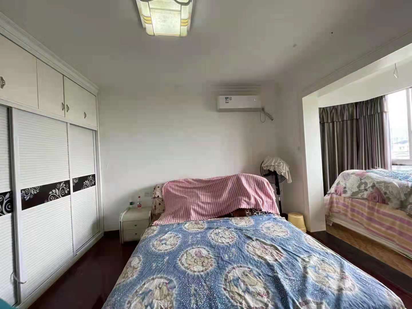 润泽上邸  3室2厅2卫   85.00万客厅