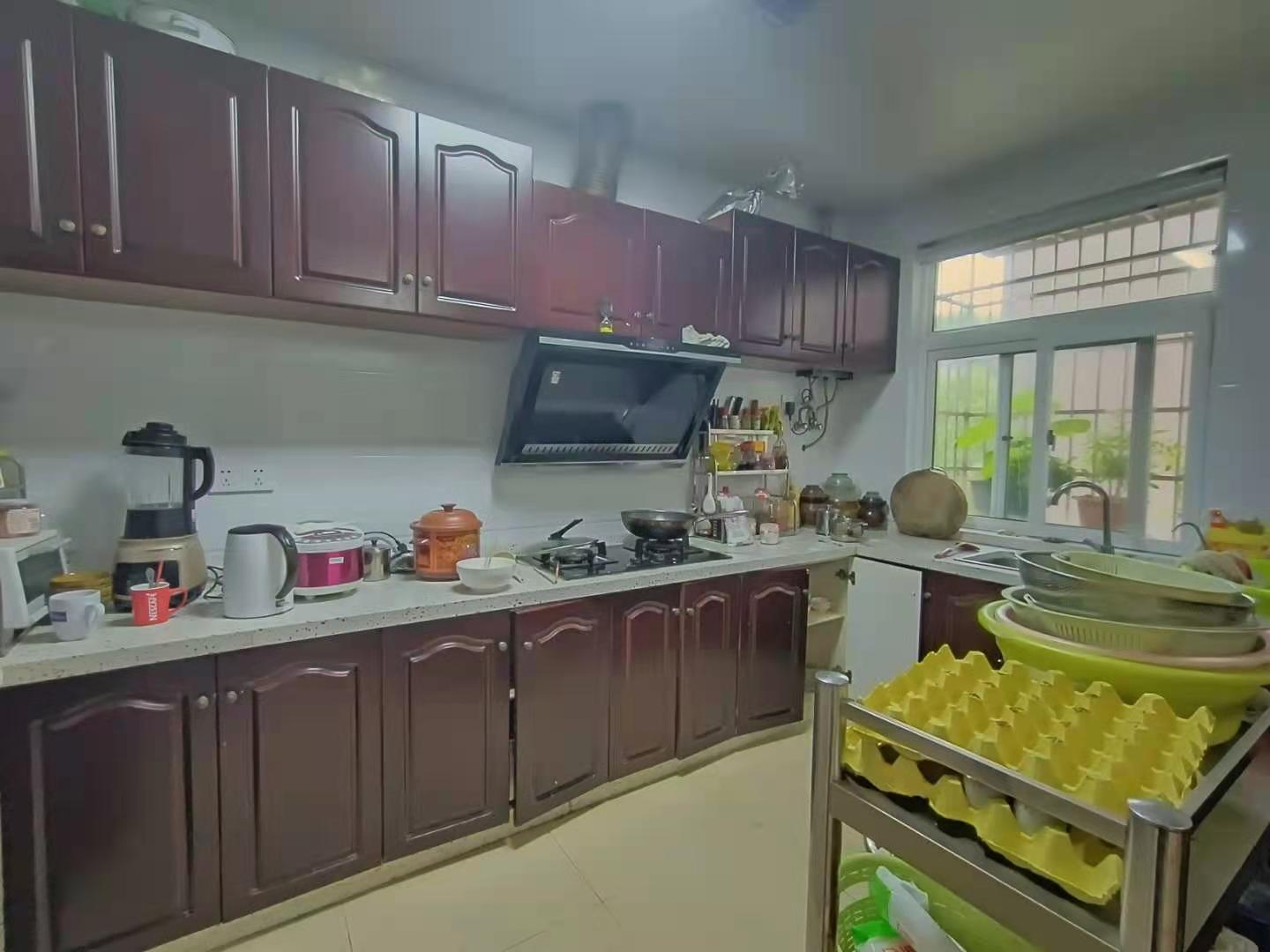 学府花园(文苑瑞景) 3室2厅2卫 98.0万 学府花园(文苑瑞景) 3室2厅2卫 98.0万卧室