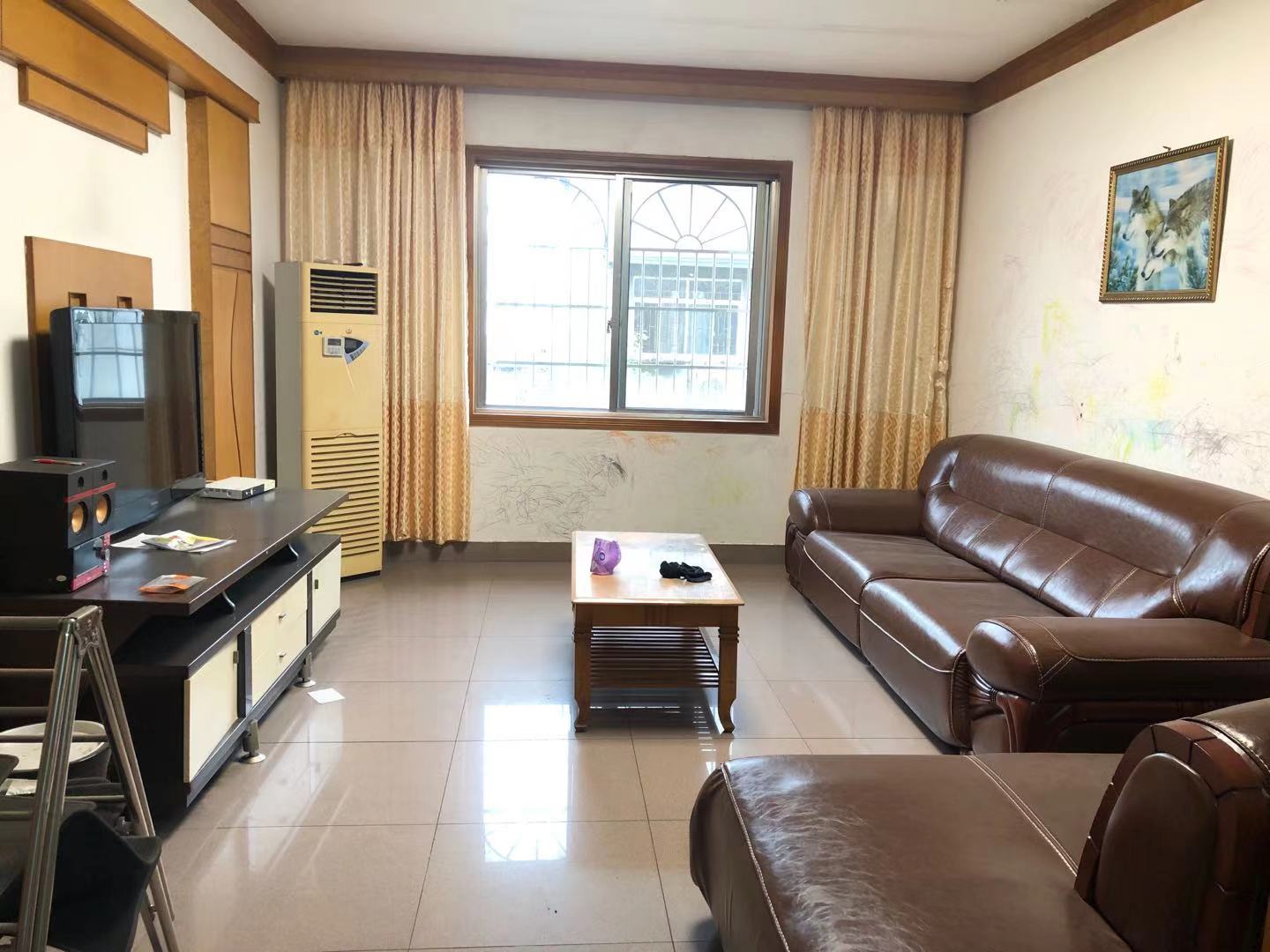 翠塘小区  4室2厅1卫    1300.0元/月 翠塘小区  4室2厅1卫    1300.0元/月户型图