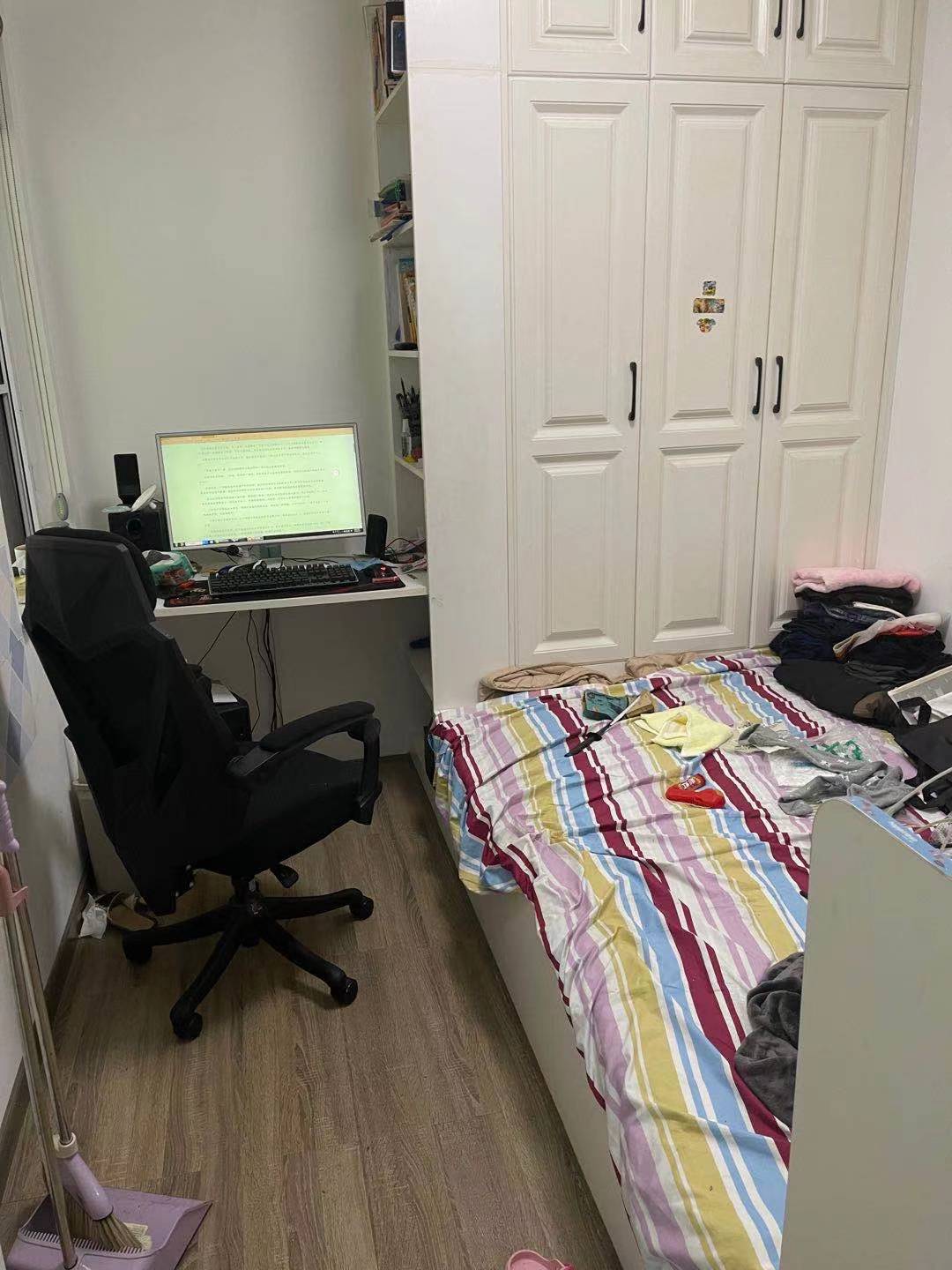 大汉资江城 4室2厅2卫 130.0万 大汉资江城 4室2厅2卫 130.0万卧室