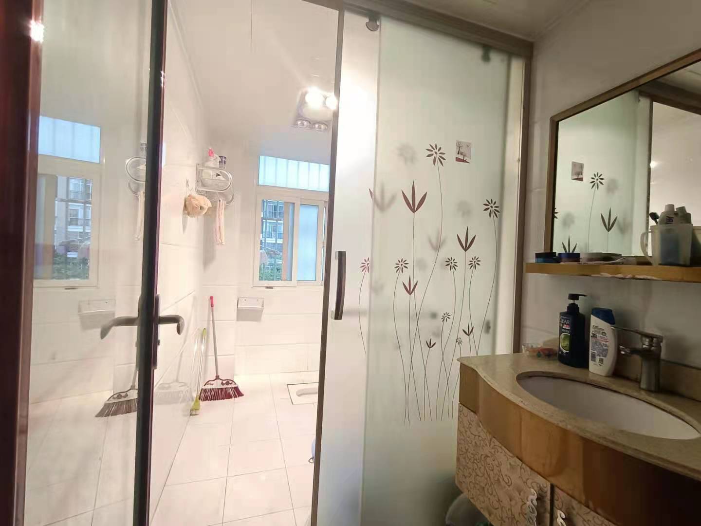 学府花园(文苑瑞景) 3室2厅2卫 98.0万 学府花园(文苑瑞景) 3室2厅2卫 98.0万客厅