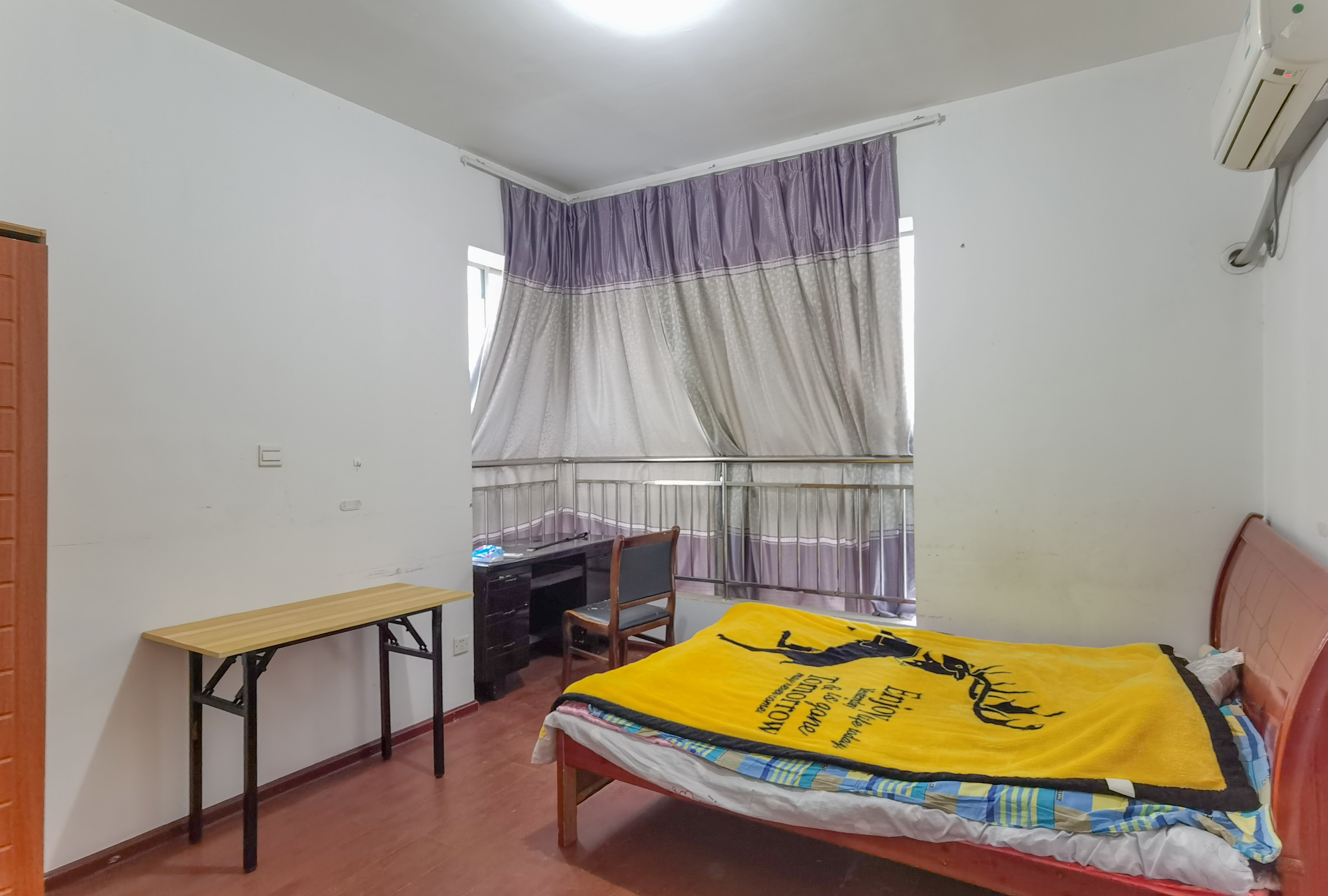 紫金名门 2室2厅1卫 35.0万 紫金名门 2室2厅1卫 35.0万客厅