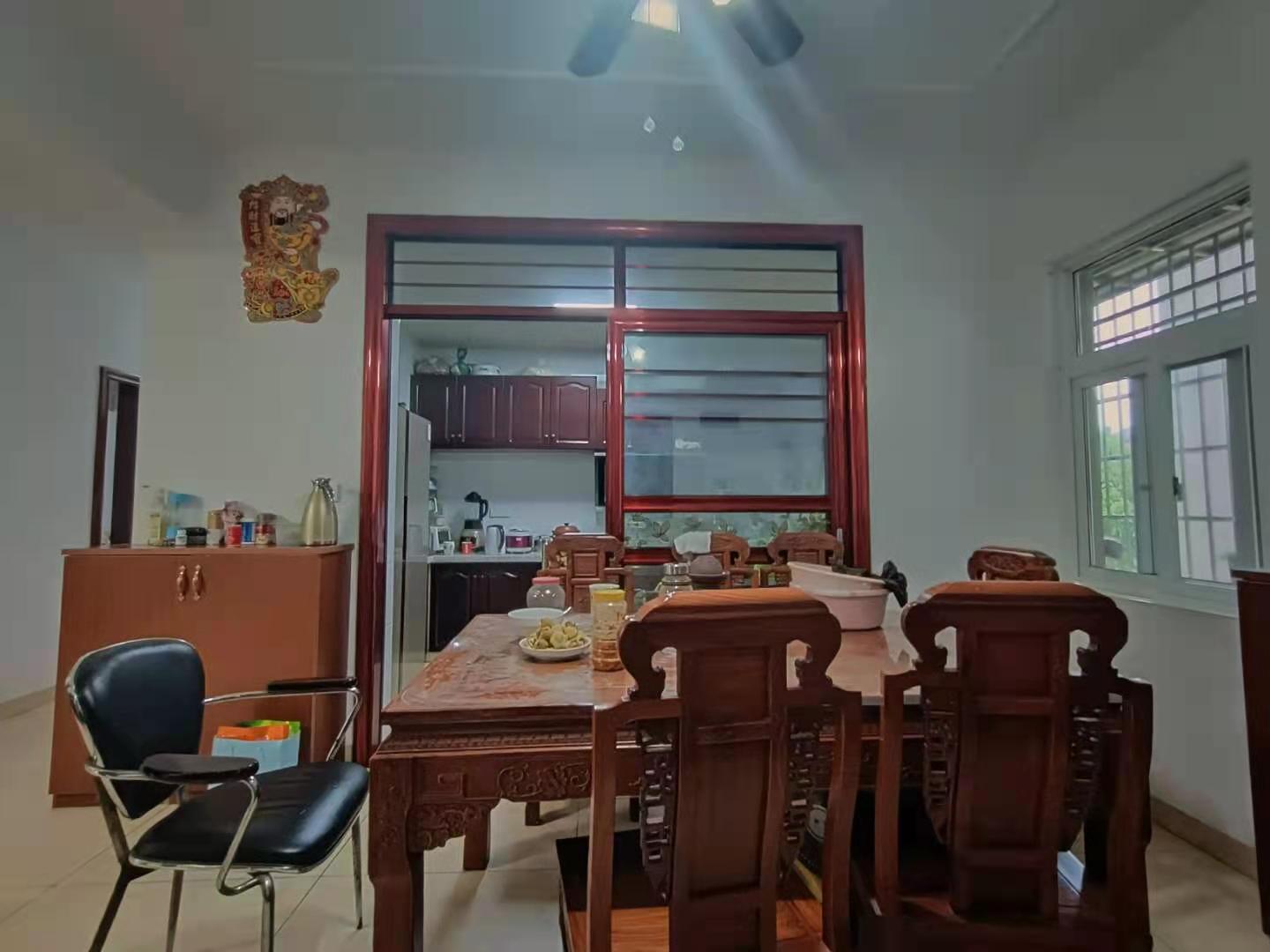 学府花园(文苑瑞景) 3室2厅2卫 98.0万 学府花园(文苑瑞景) 3室2厅2卫 98.0万客厅