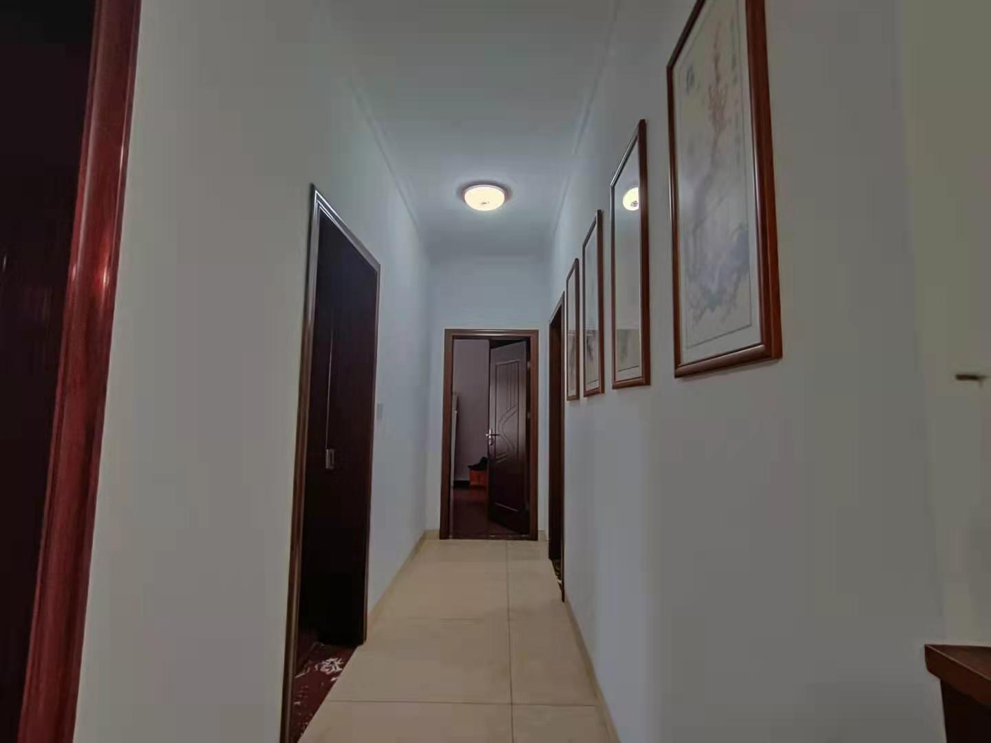 学府花园(文苑瑞景) 3室2厅2卫 98.0万 学府花园(文苑瑞景) 3室2厅2卫 98.0万客厅