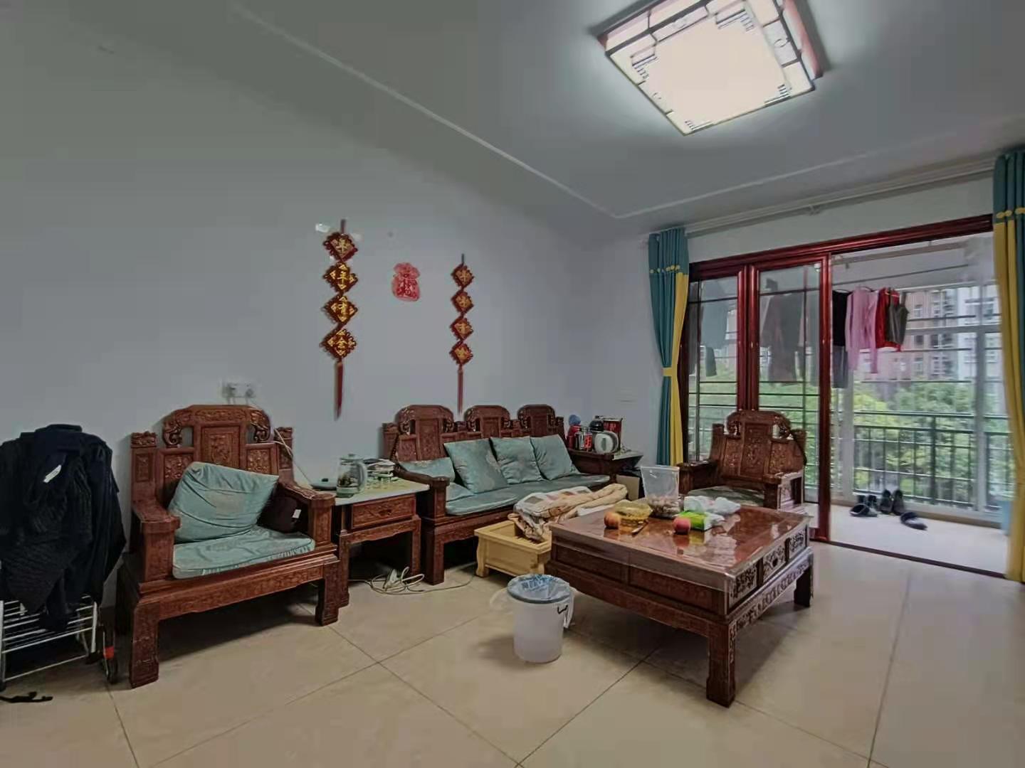 学府花园(文苑瑞景) 3室2厅2卫 98.0万 学府花园(文苑瑞景) 3室2厅2卫 98.0万客厅