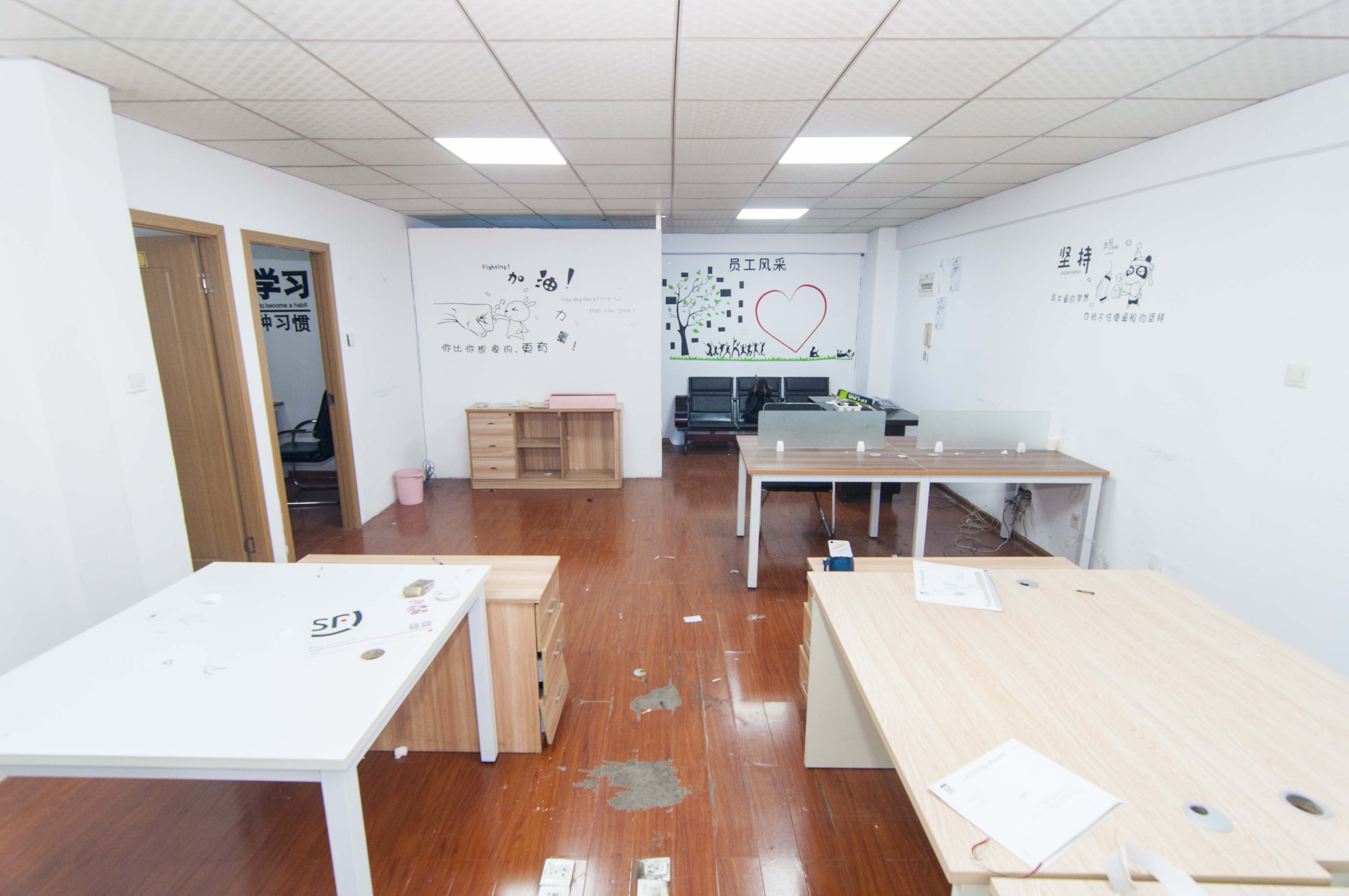 华翼府  1室1厅1卫   70.00万客厅