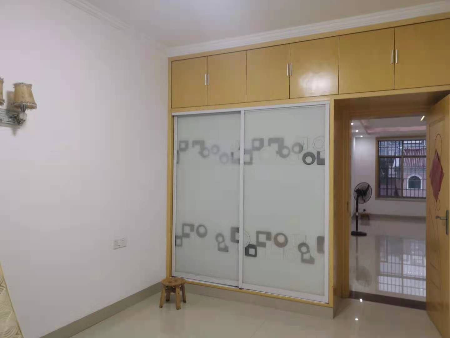 金塘小区  3室2厅2卫    1800.0元/月 金塘小区  3室2厅2卫    1800.0元/月室内图