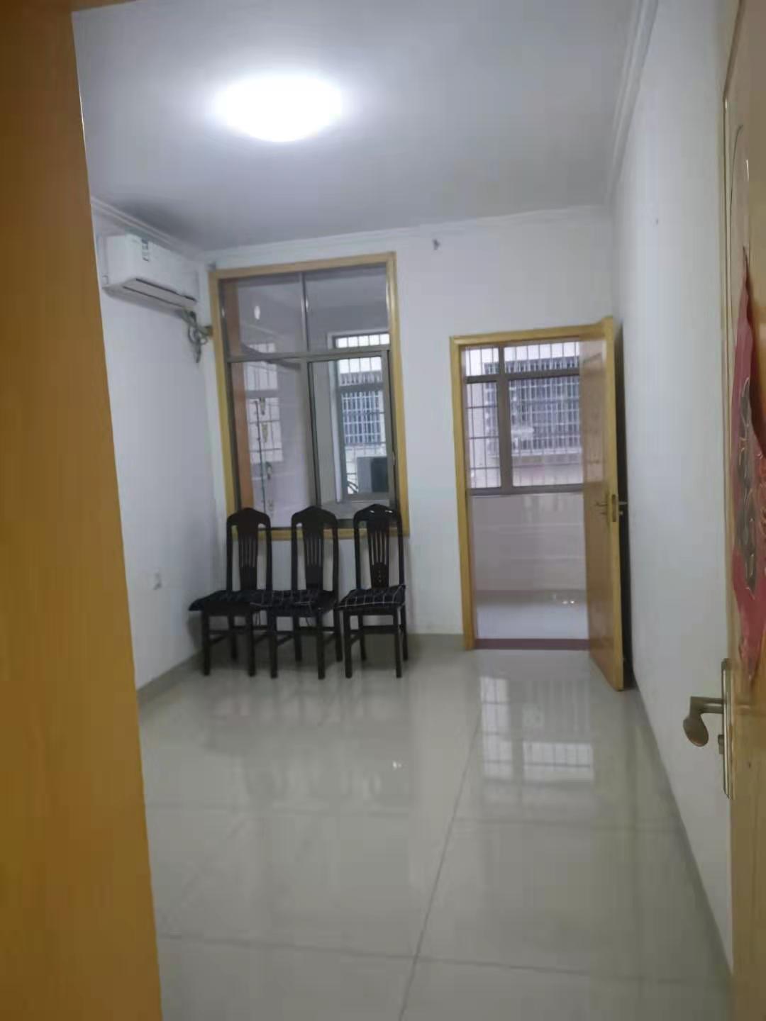 金塘小区  3室2厅2卫    1800.0元/月 金塘小区  3室2厅2卫    1800.0元/月室内图