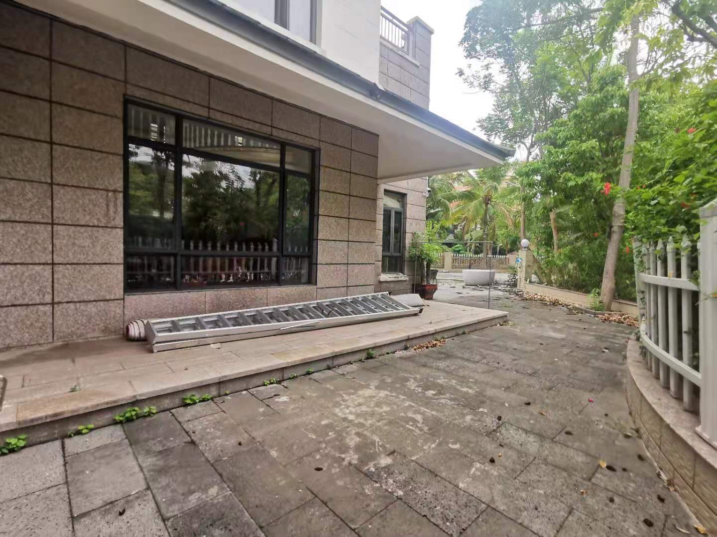 大华西海岸温泉别墅  0室0厅0卫    1150.0万 大华西海岸温泉别墅  0室0厅0卫    1150.0万卧室